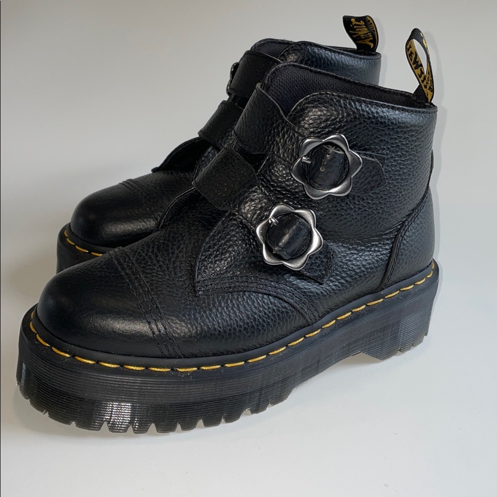 Dr. Martens Devon Flower Buckle Leather Platform Boot | Women's 8 | Like New